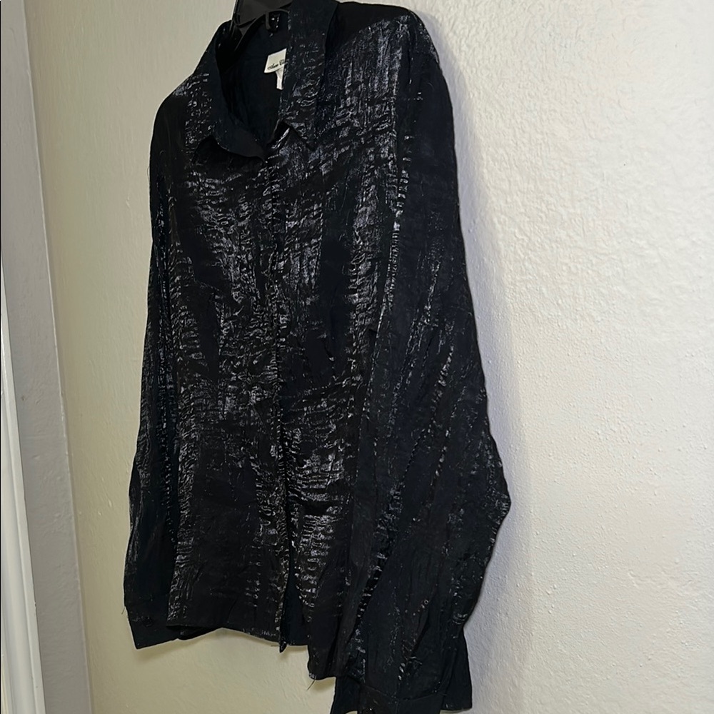 Black Textured Button-Up Shirt - Picture 5 of 7
